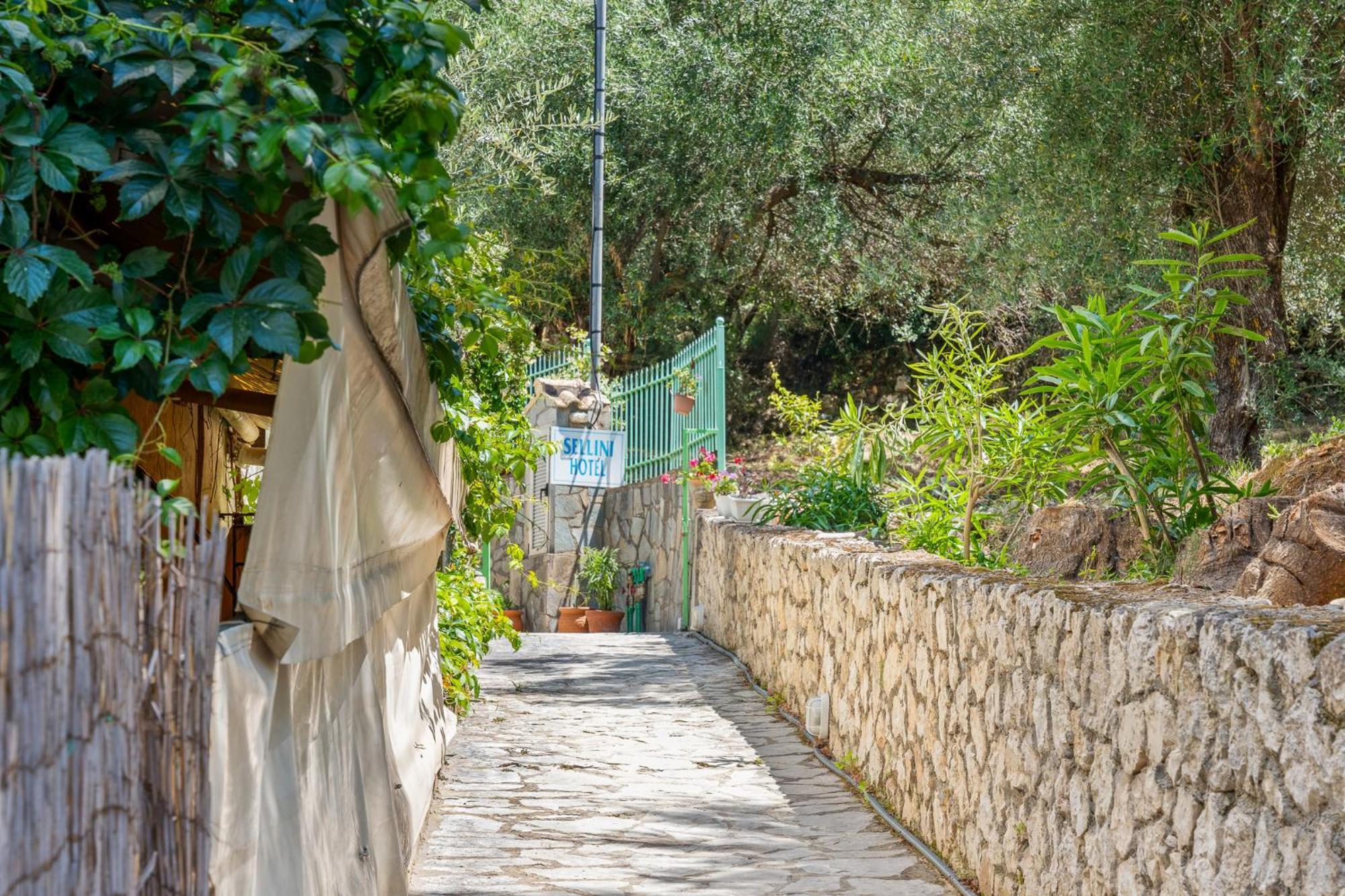 Hotel Selini Ayios Nikitas Bagian luar foto